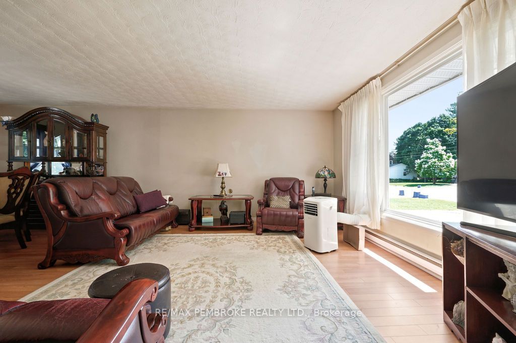 1656 Beachburg Road Property Photo 7