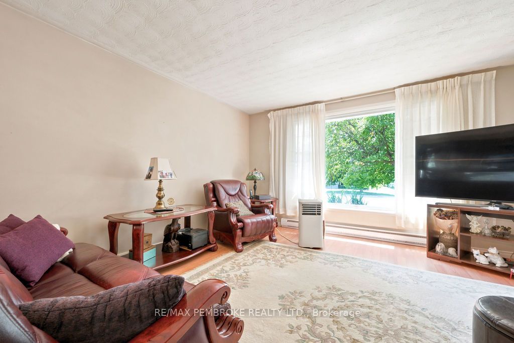 1656 Beachburg Road Property Photo 8