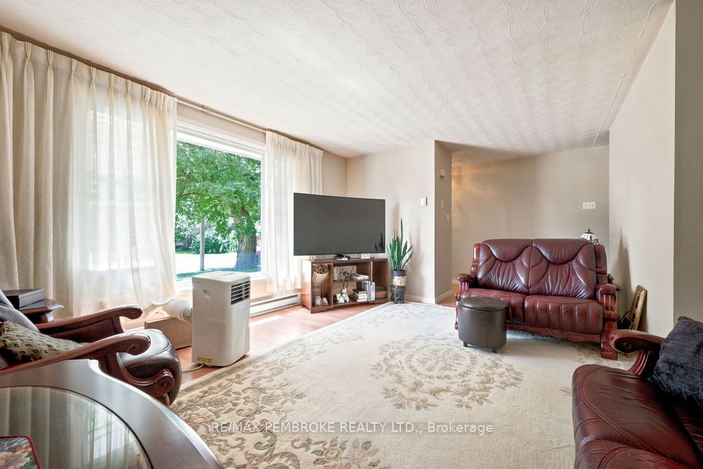 1656 Beachburg Road Property Photo 10