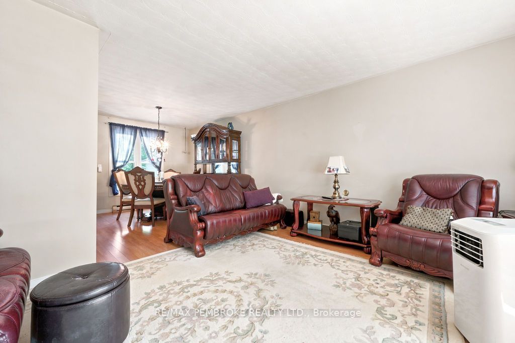1656 Beachburg Road Property Photo 11