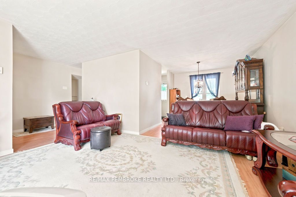 1656 Beachburg Road Property Photo 12
