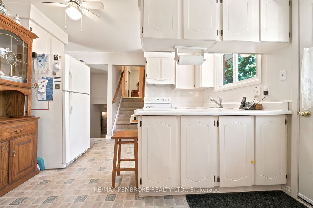 1656 Beachburg Road Property Photo 15