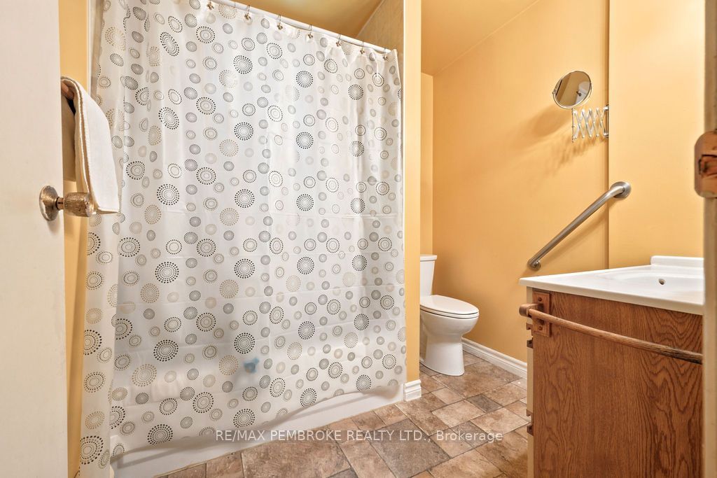 1656 Beachburg Road Property Photo 23