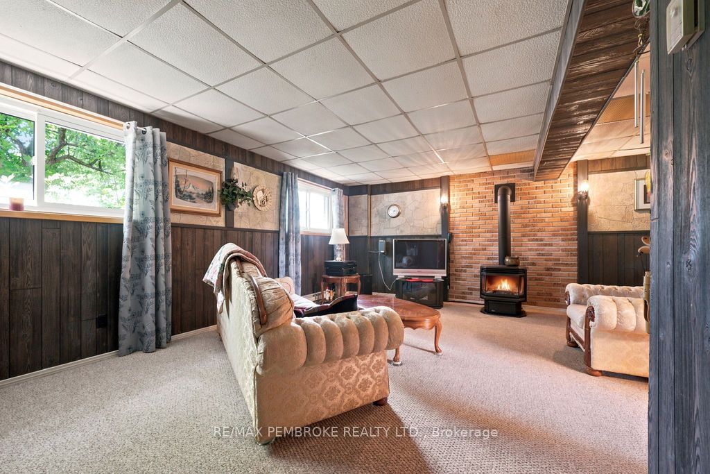 1656 Beachburg Road Property Photo 30