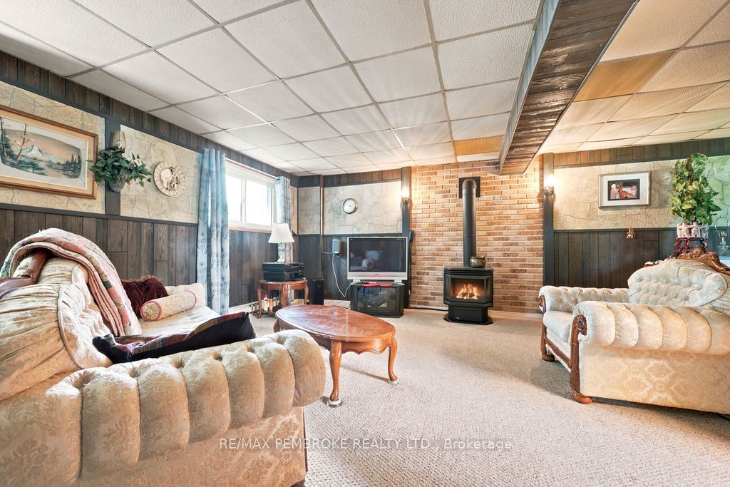 1656 Beachburg Road Property Photo 32