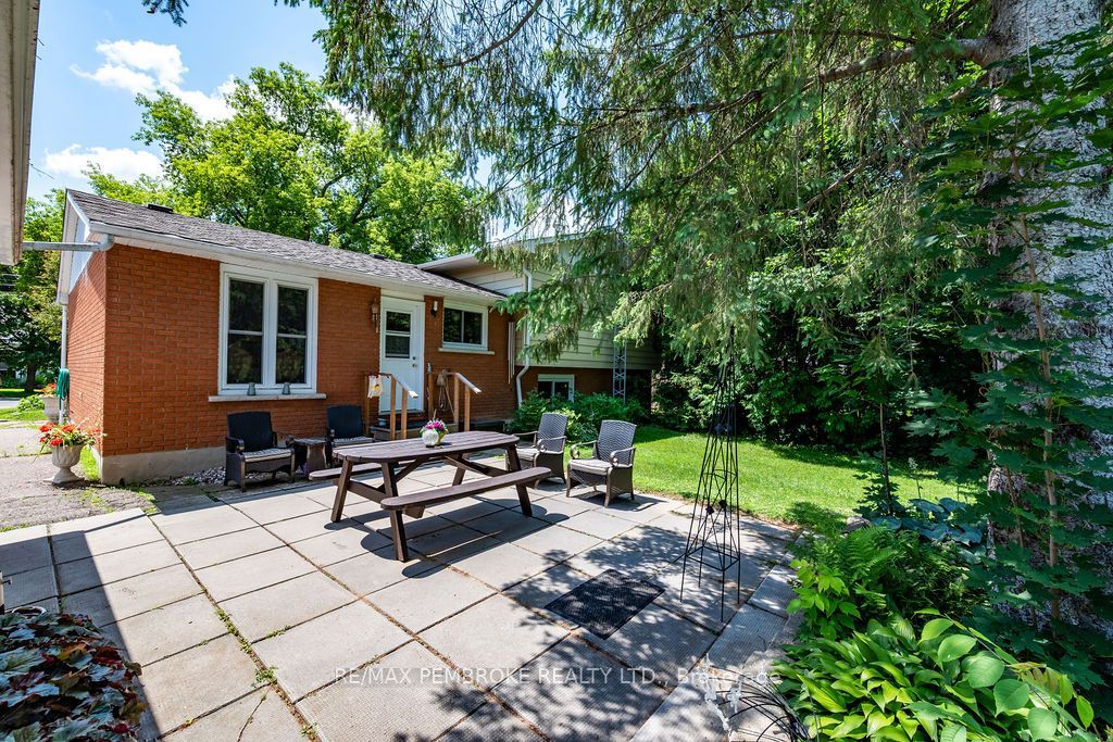 1656 Beachburg Road Property Photo 34