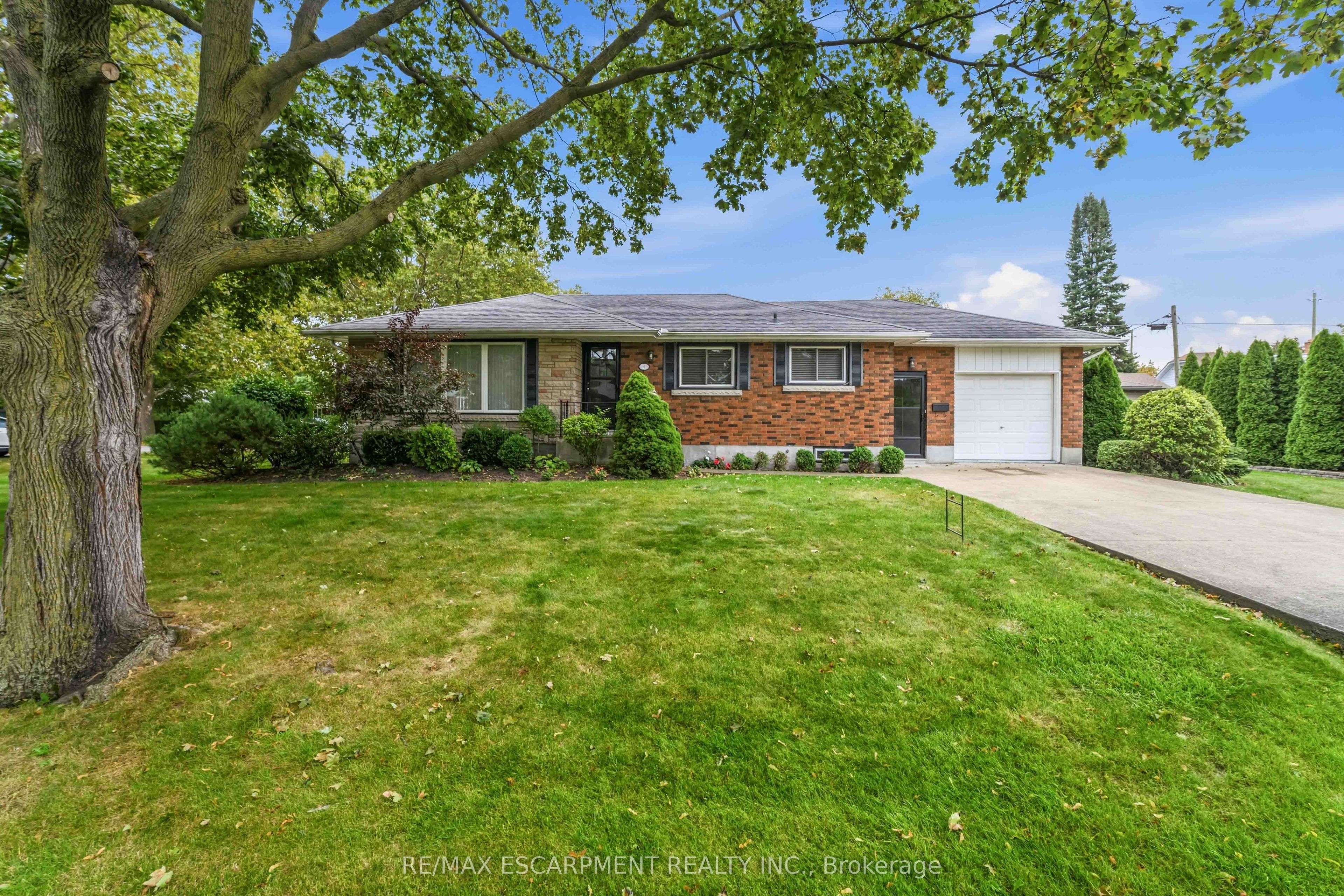 4 Regina Avenue Property Photo 1