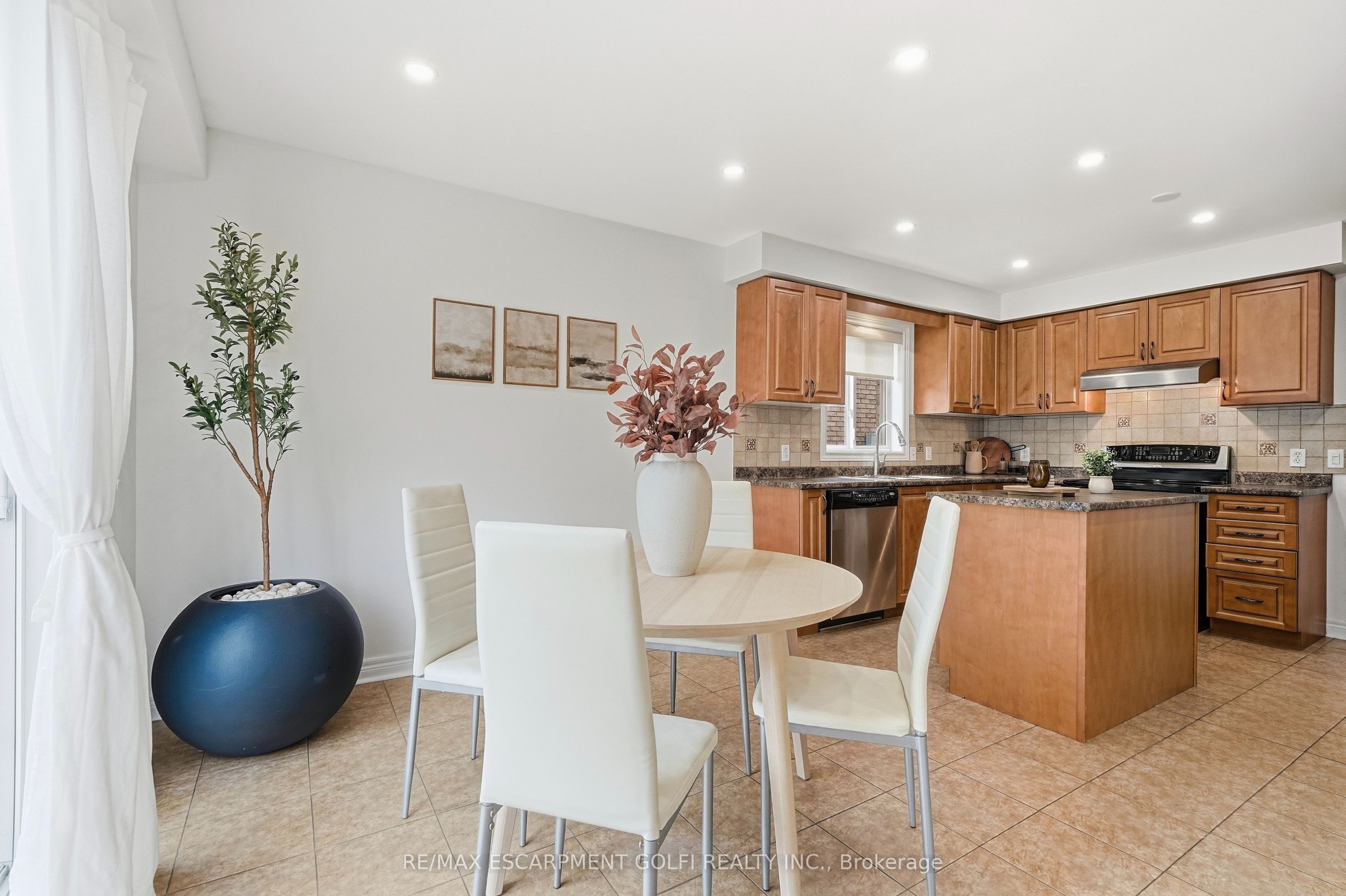 115 Bocelli Crescent Property Photo 10