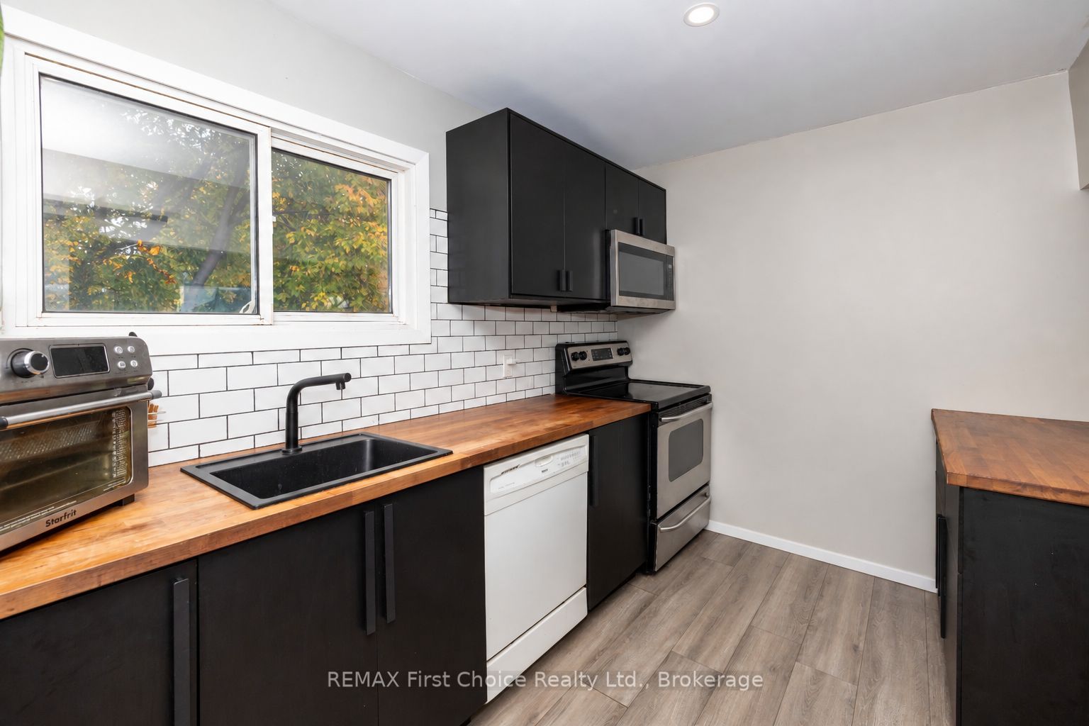 84 Penfold Street Property Photo 8
