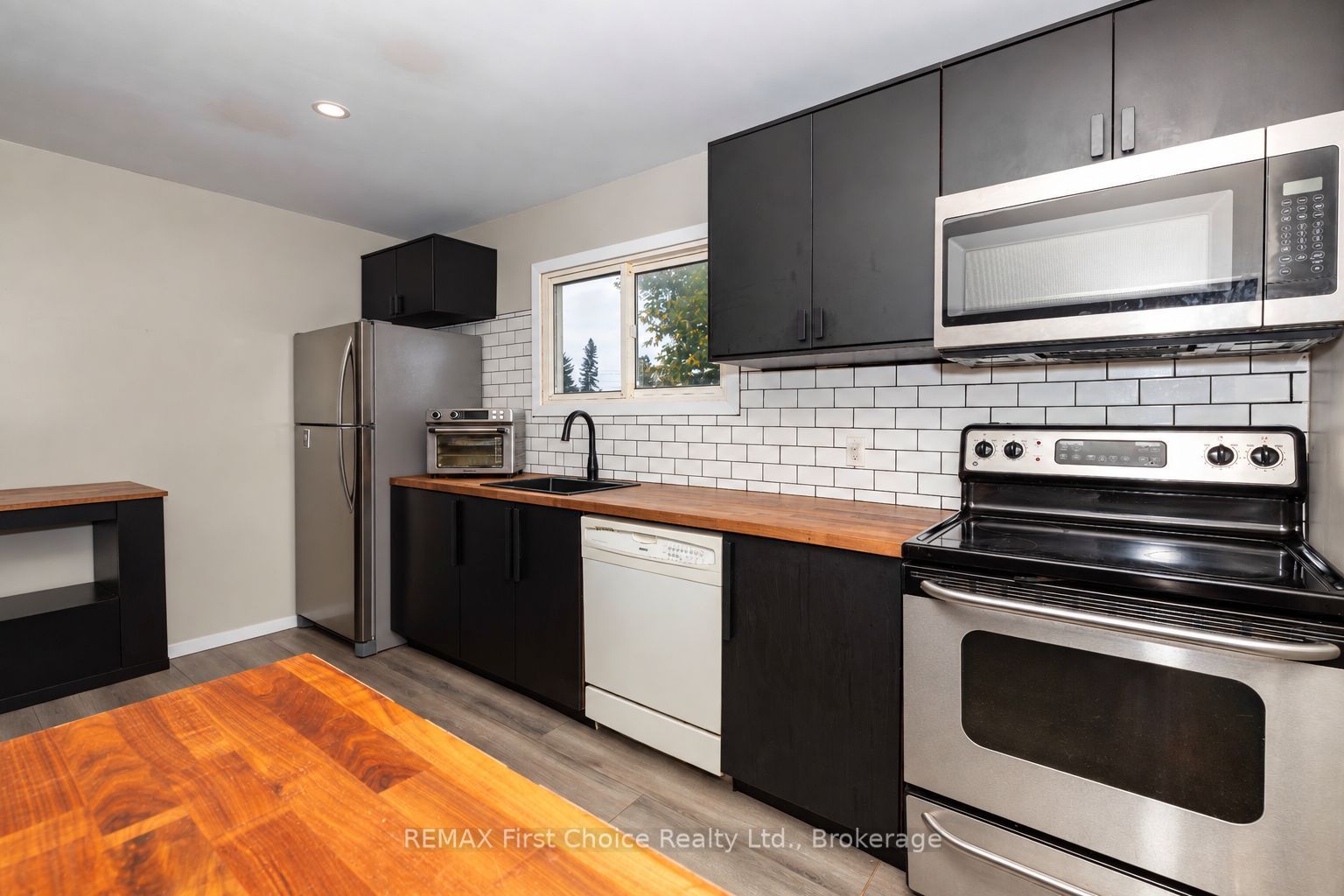 84 Penfold Street Property Photo 9