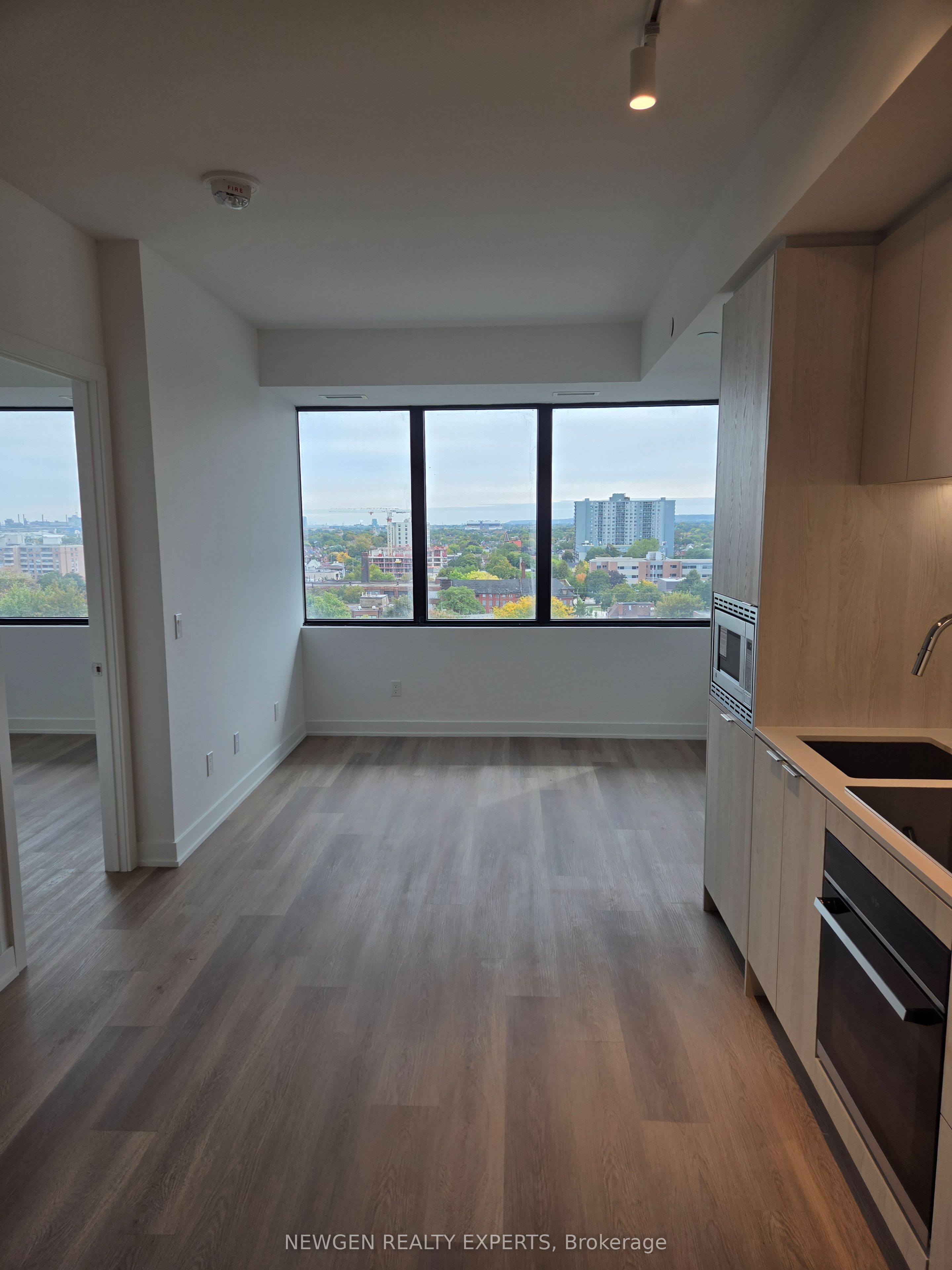 101 John Street N 907 Property Photo 2