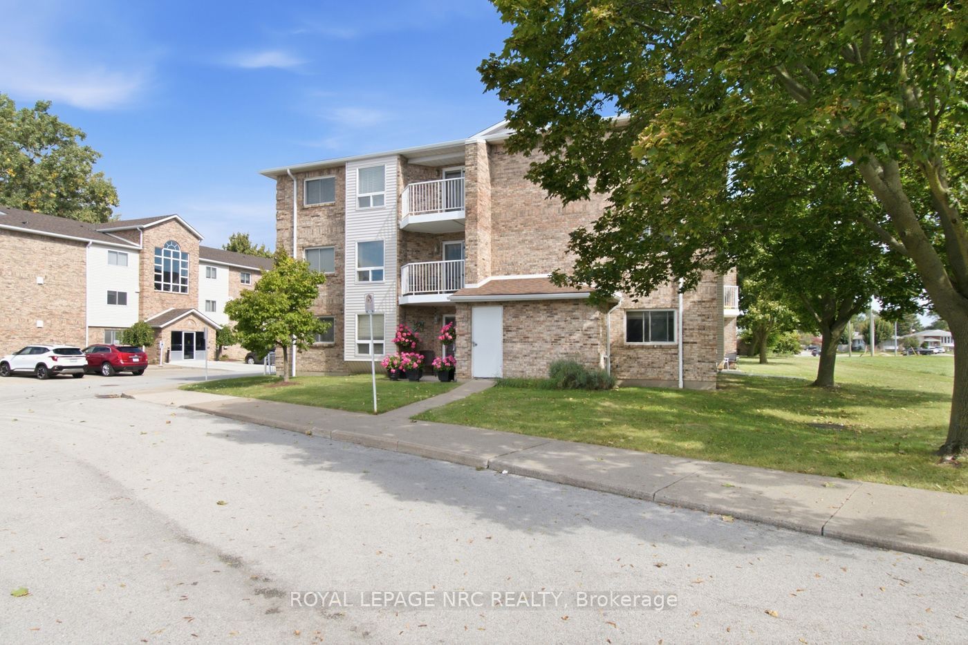 1061 Vansickle Road N 301 Property Photo 2