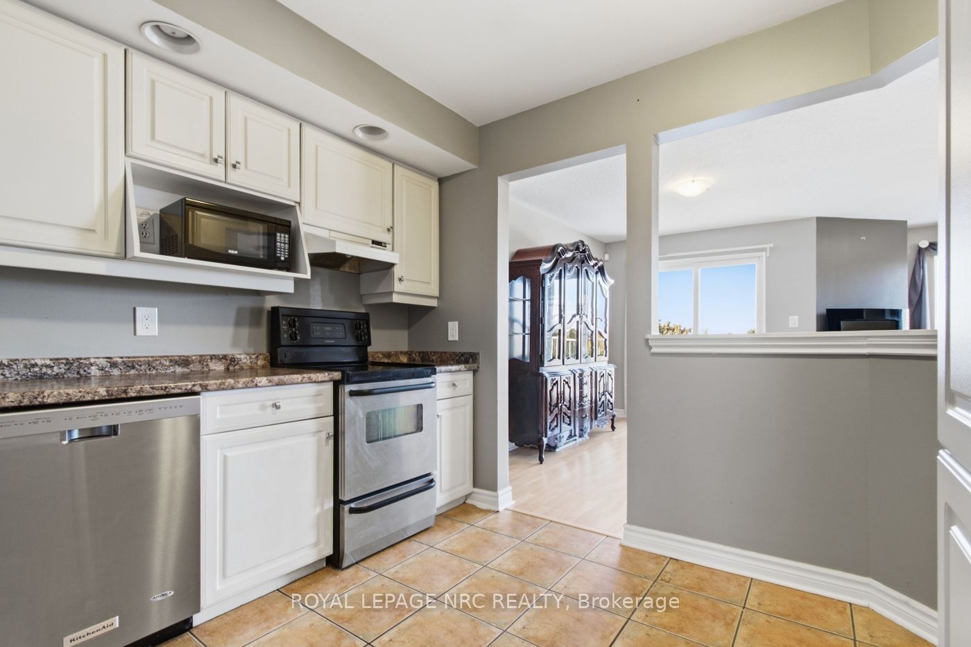 1061 Vansickle Road N 301 Property Photo 6