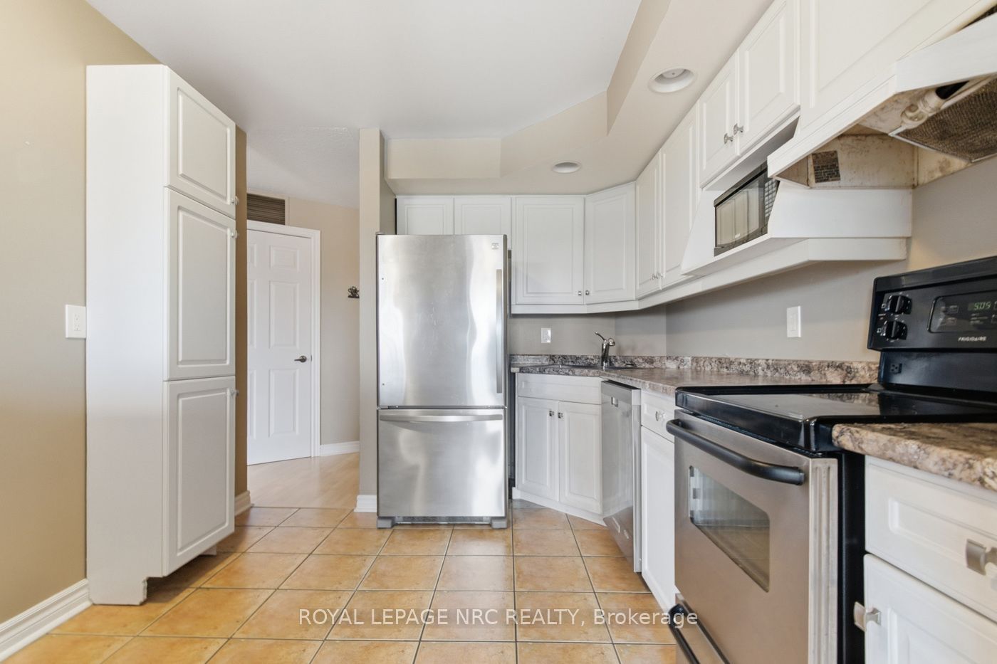 1061 Vansickle Road N 301 Property Photo 8