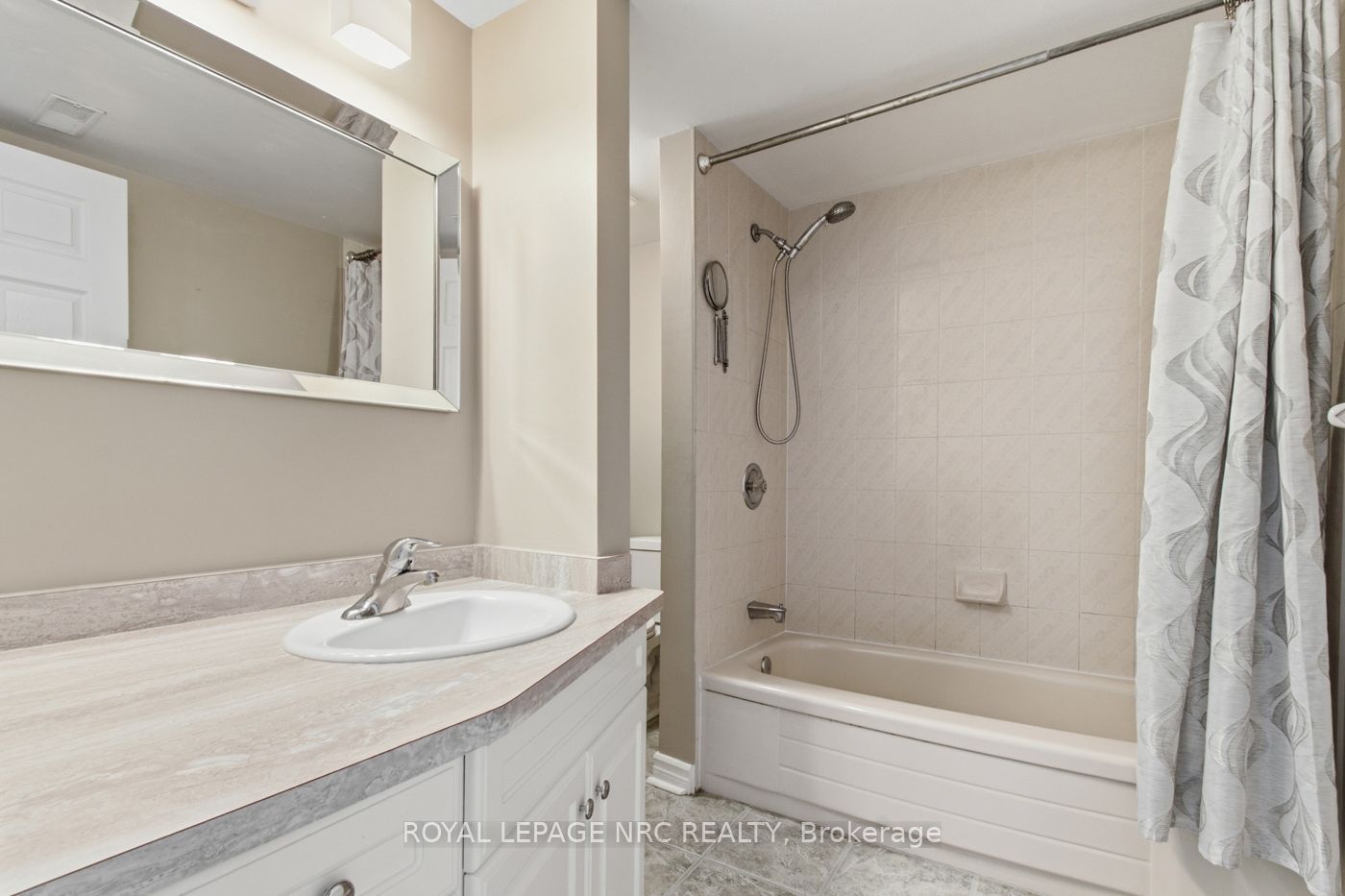 1061 Vansickle Road N 301 Property Photo 13