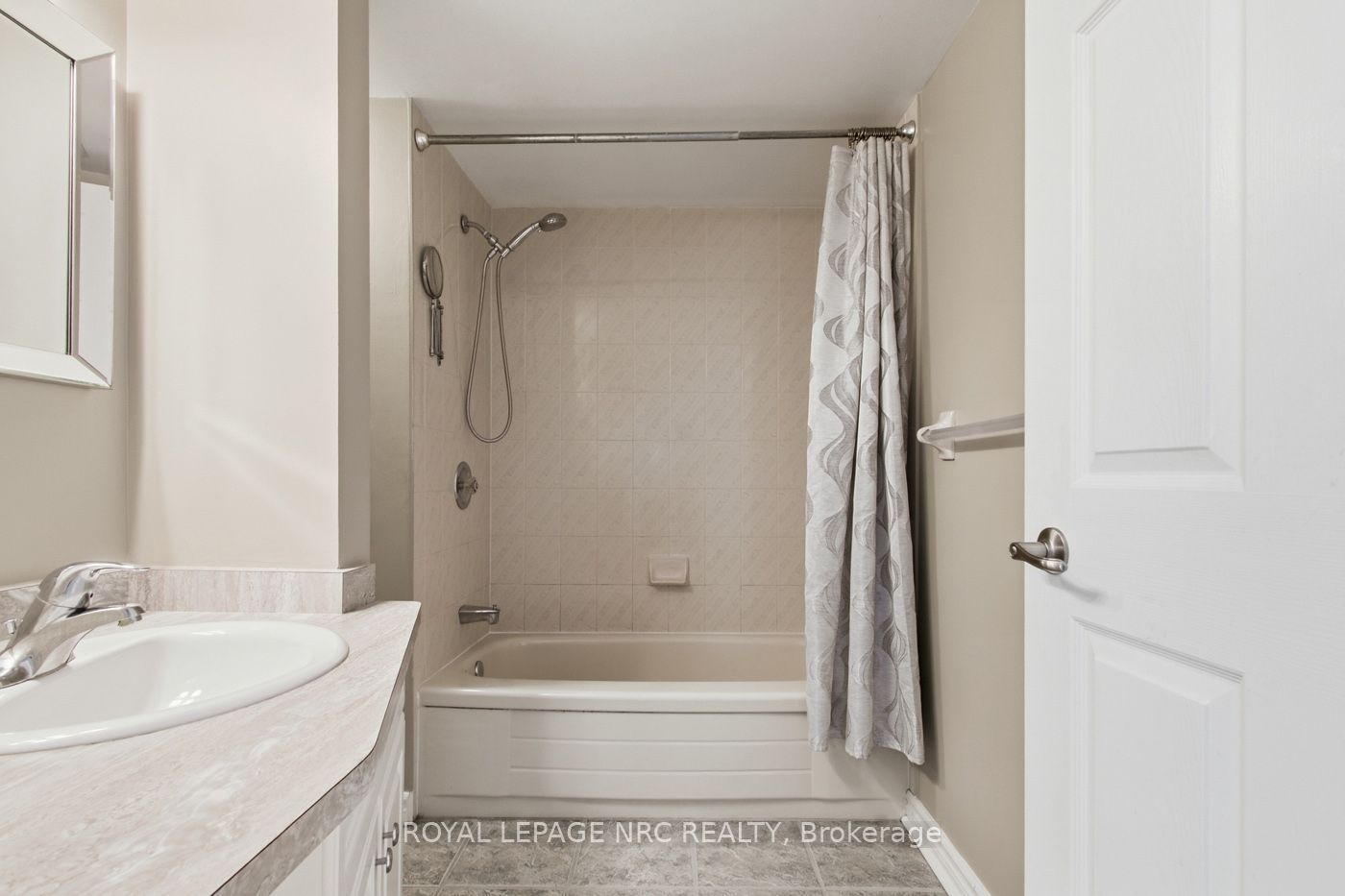 1061 Vansickle Road N 301 Property Photo 14
