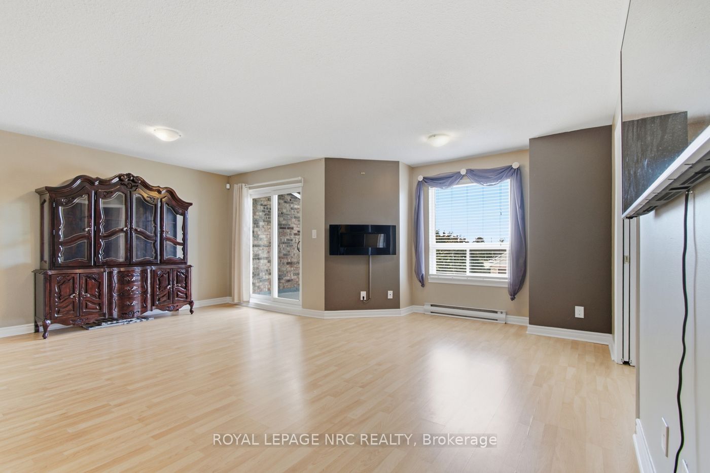 1061 Vansickle Road N 301 Property Photo 15