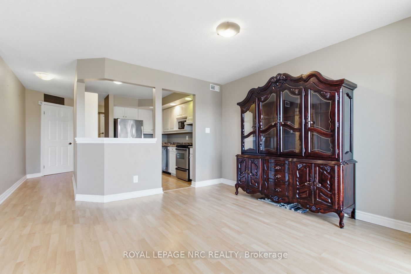 1061 Vansickle Road N 301 Property Photo 18