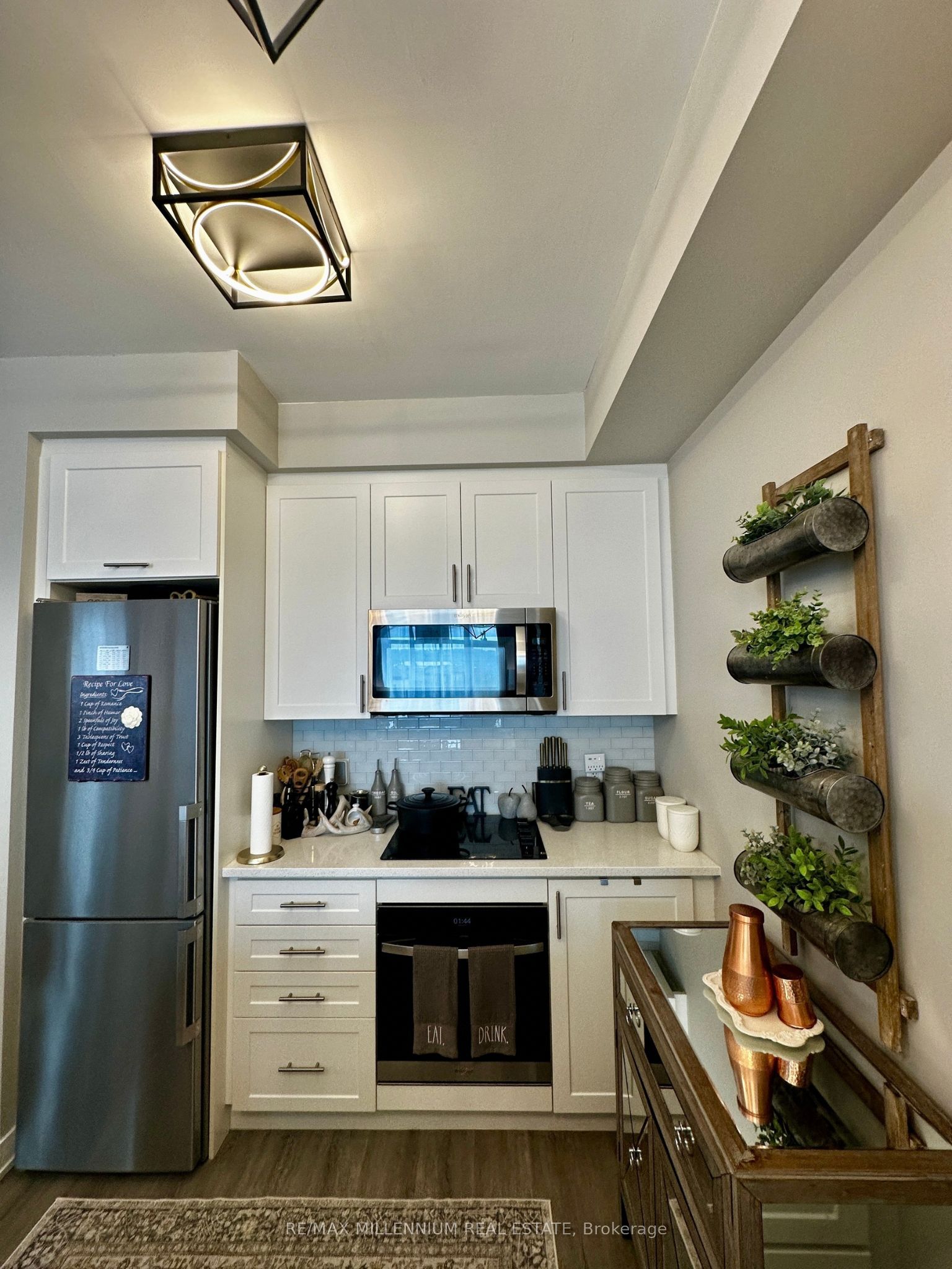 600 North Service Road 403 Property Photo 10