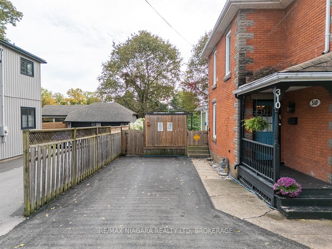 310 Clarence Street Property Photo 2