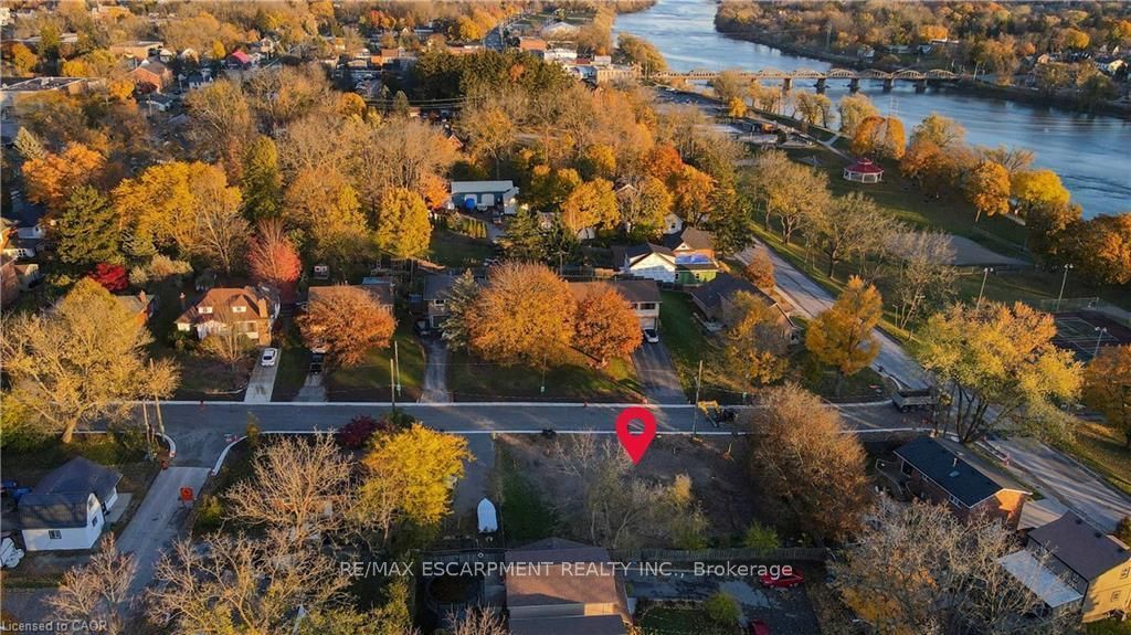 31 Inverness Street B Property Photo 7