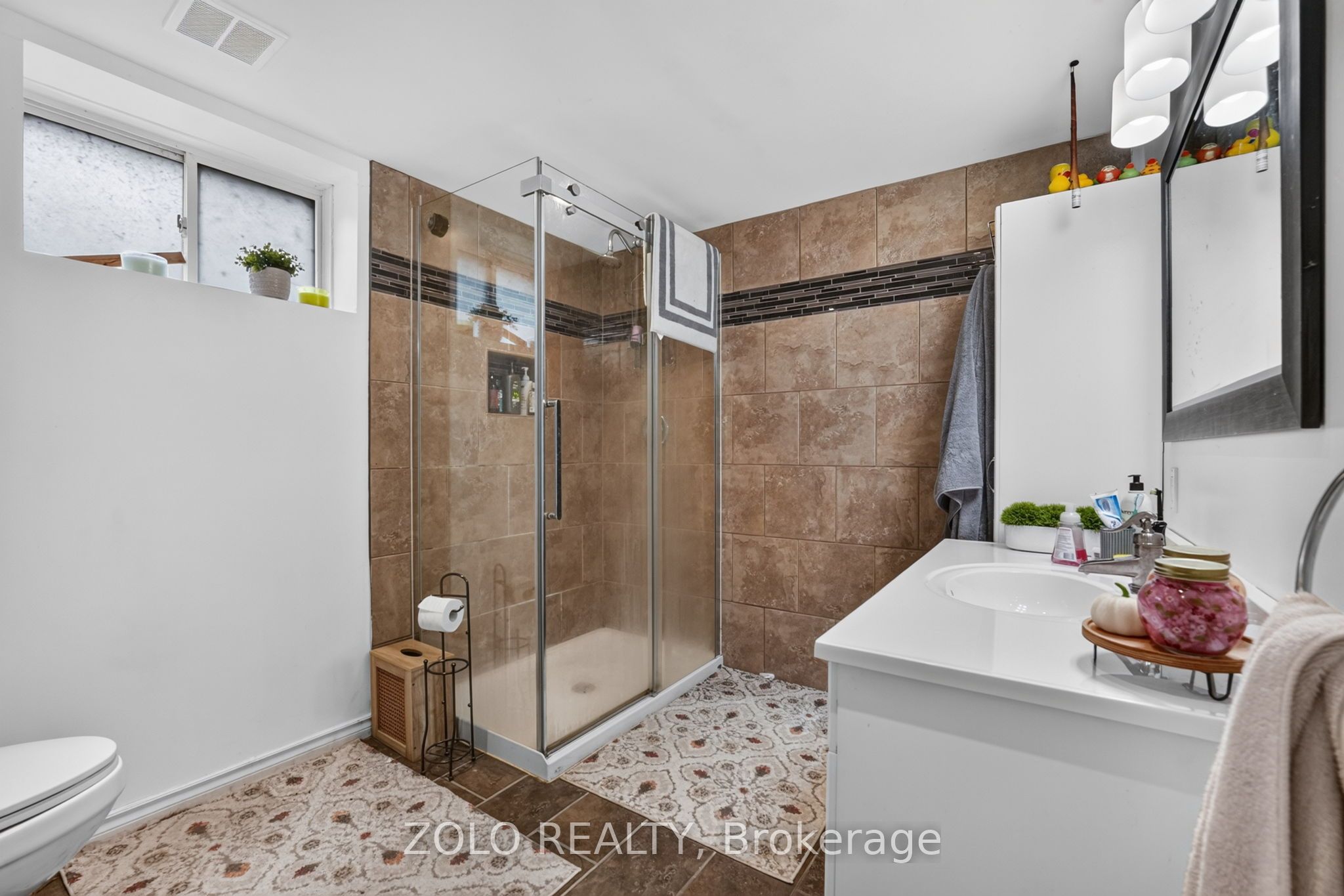 381 Beachview Avenue Property Photo 37