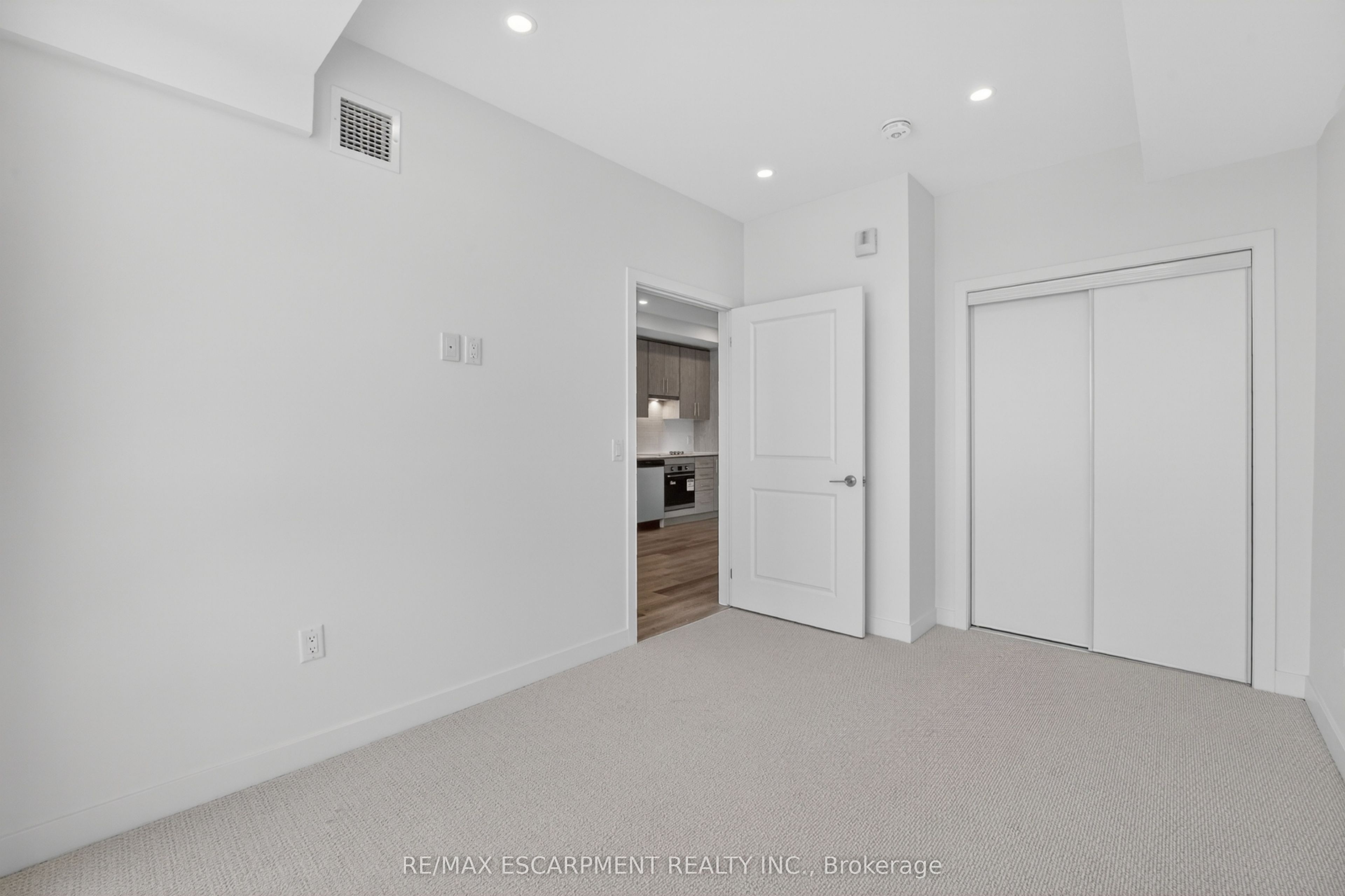 461 Green Road 321 Property Photo 23