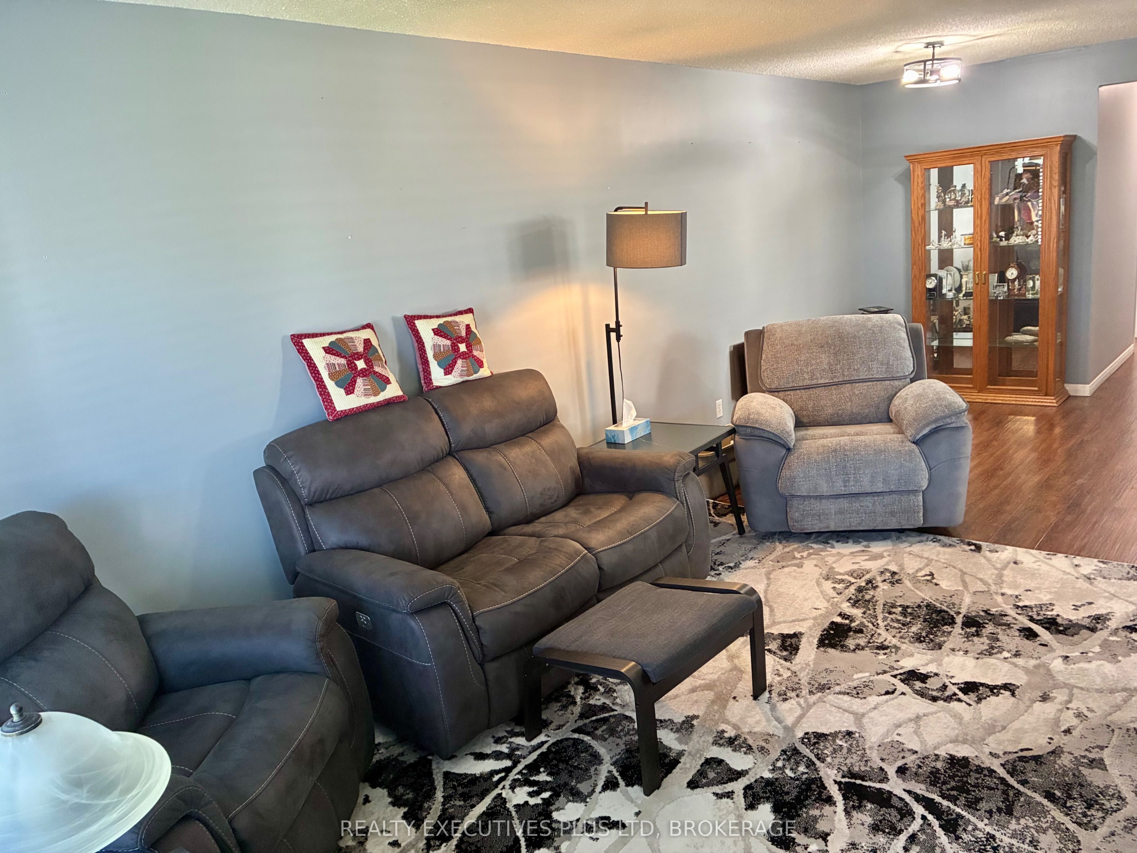 94 Carriage Road Property Photo 10