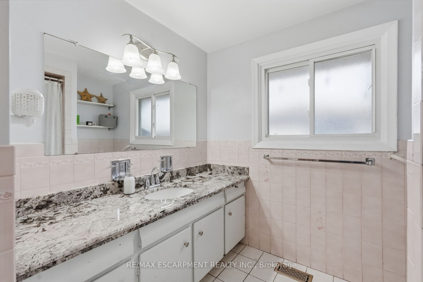 19 Ellingwood Avenue Property Photo 17