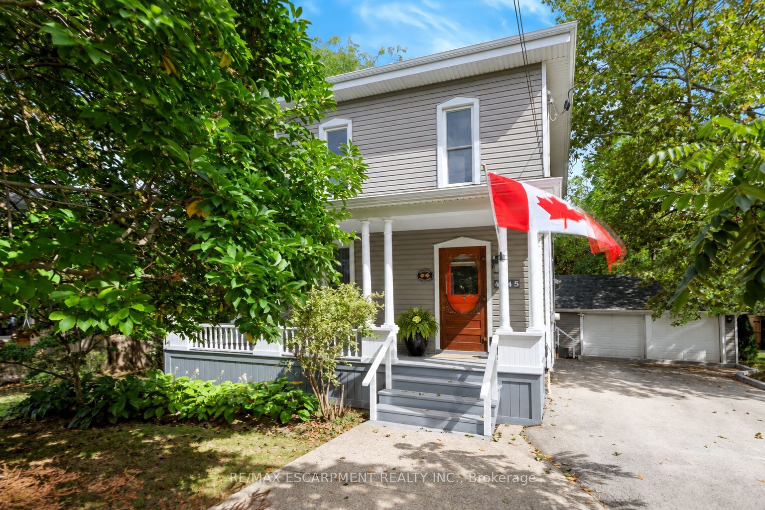 4245 William Street Property Photo 1