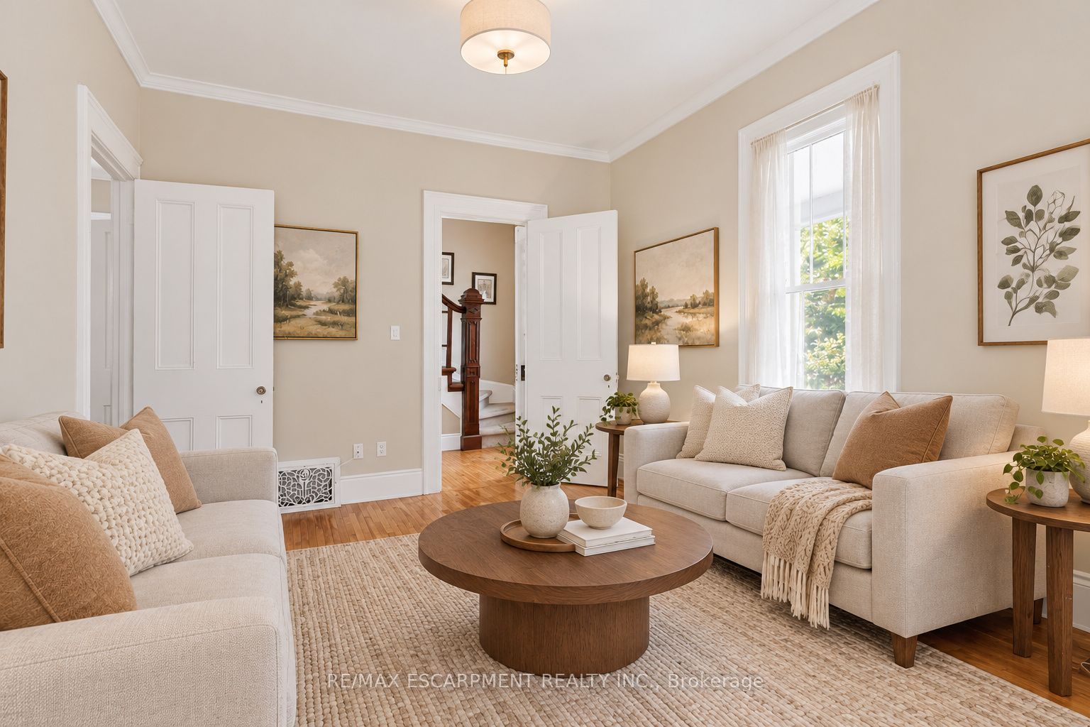 4245 William Street Property Photo 8