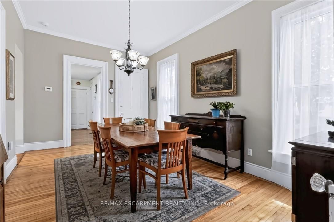 4245 William Street Property Photo 15
