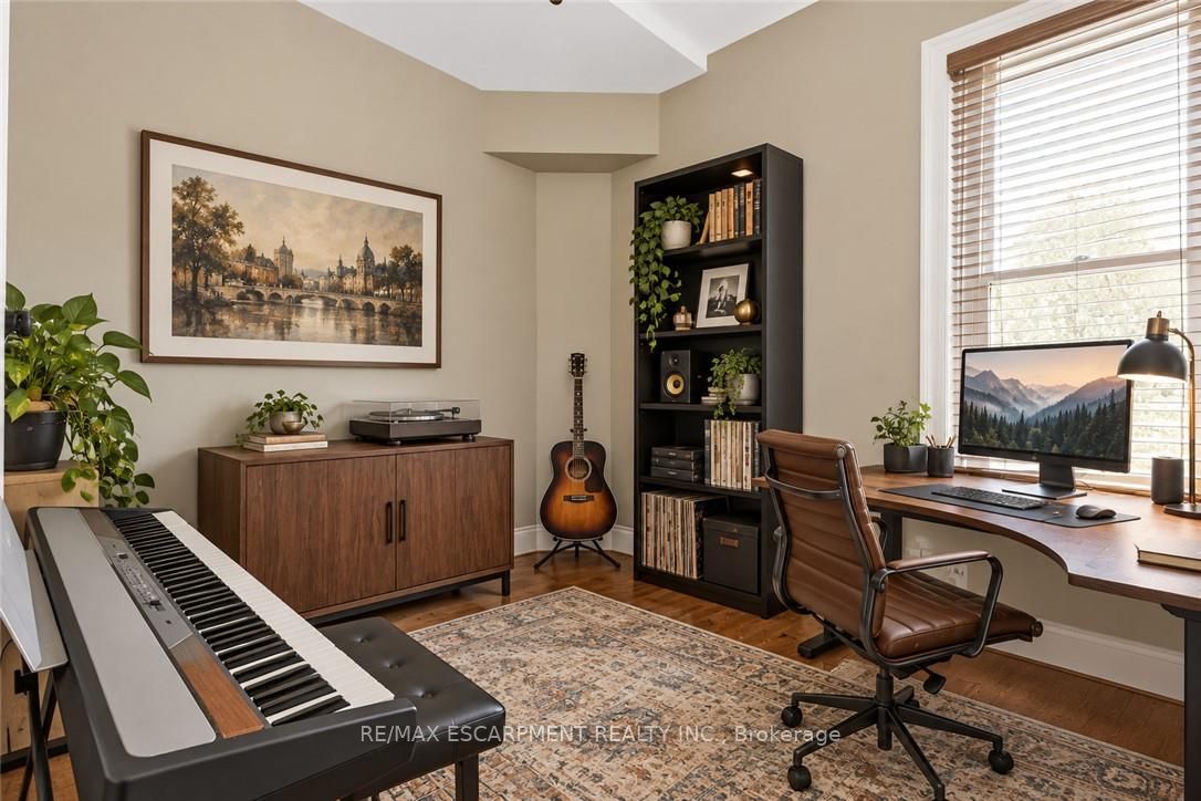 4245 William Street Property Photo 17