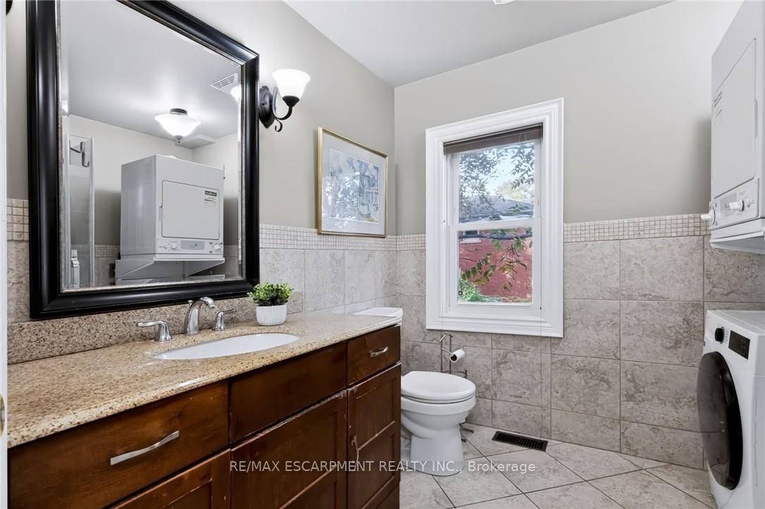 4245 William Street Property Photo 20