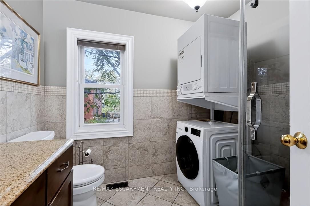 4245 William Street Property Photo 21