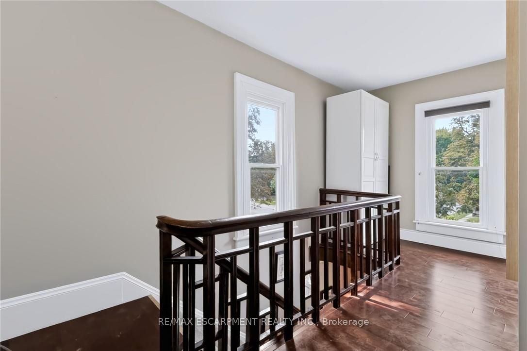 4245 William Street Property Photo 23