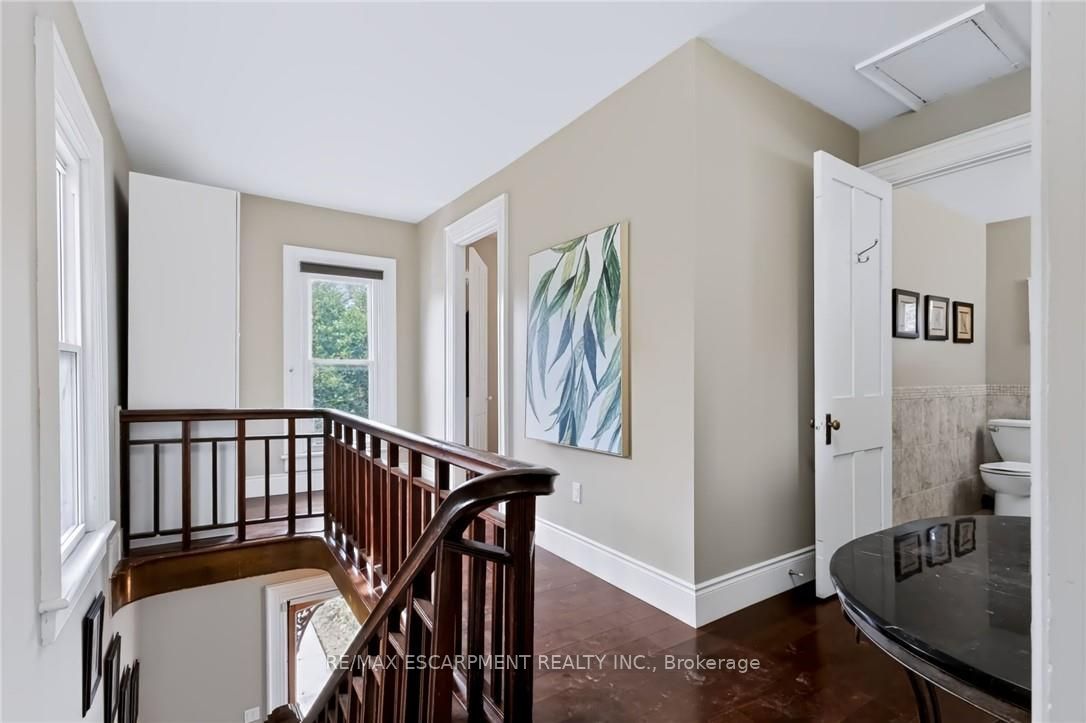 4245 William Street Property Photo 24