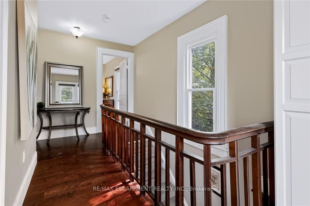 4245 William Street Property Photo 27