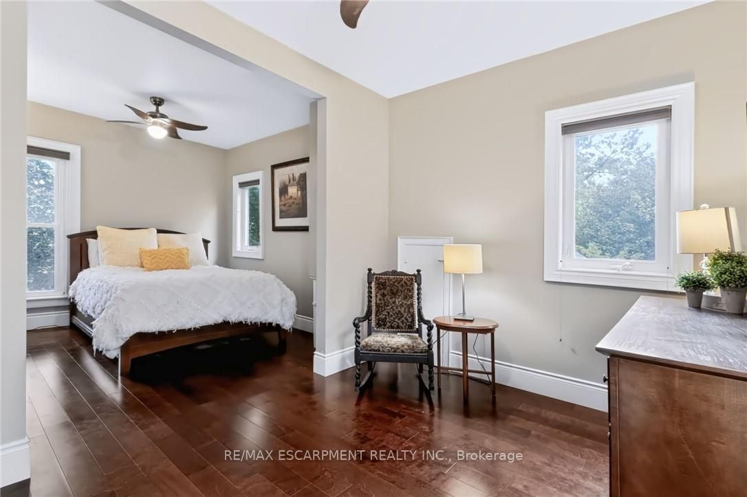 4245 William Street Property Photo 28