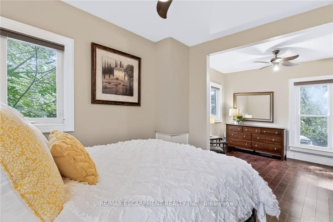 4245 William Street Property Photo 31