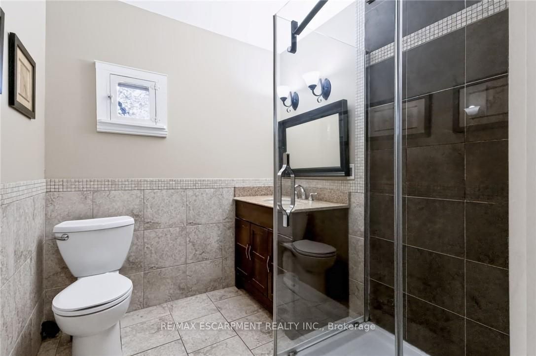 4245 William Street Property Photo 33
