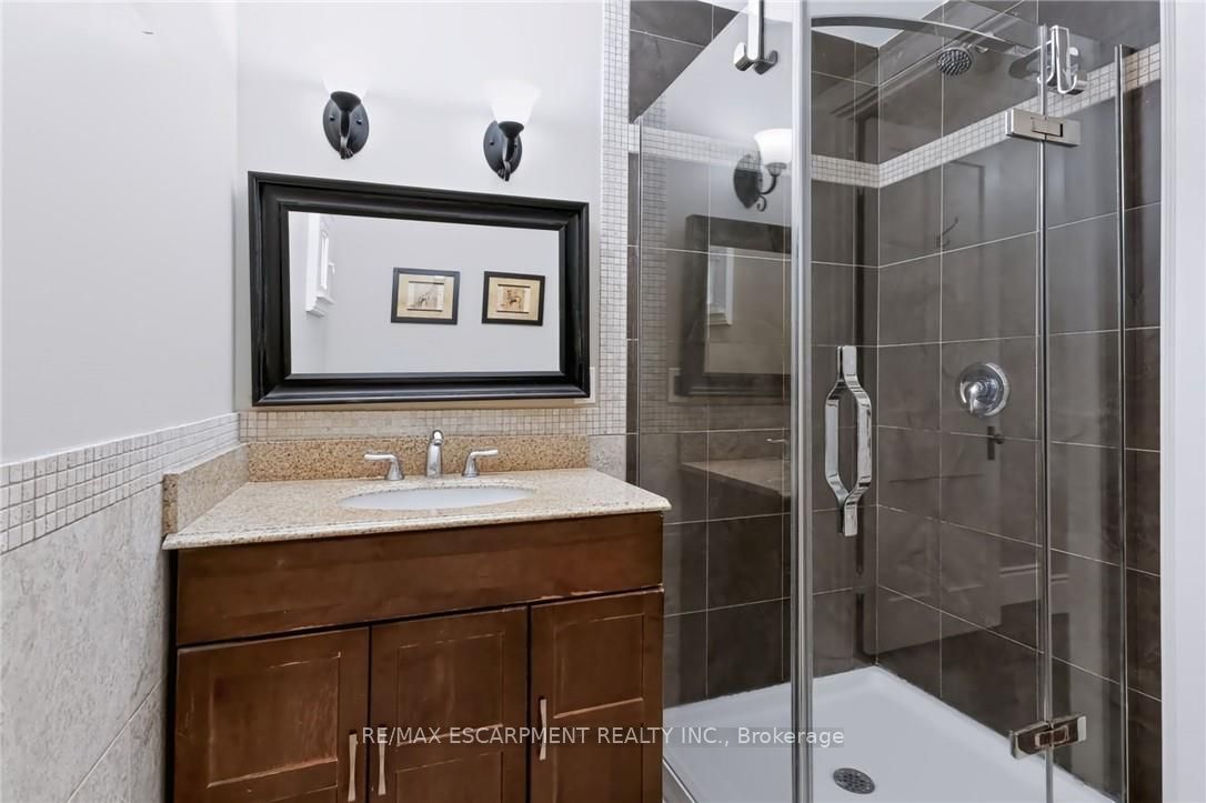 4245 William Street Property Photo 34