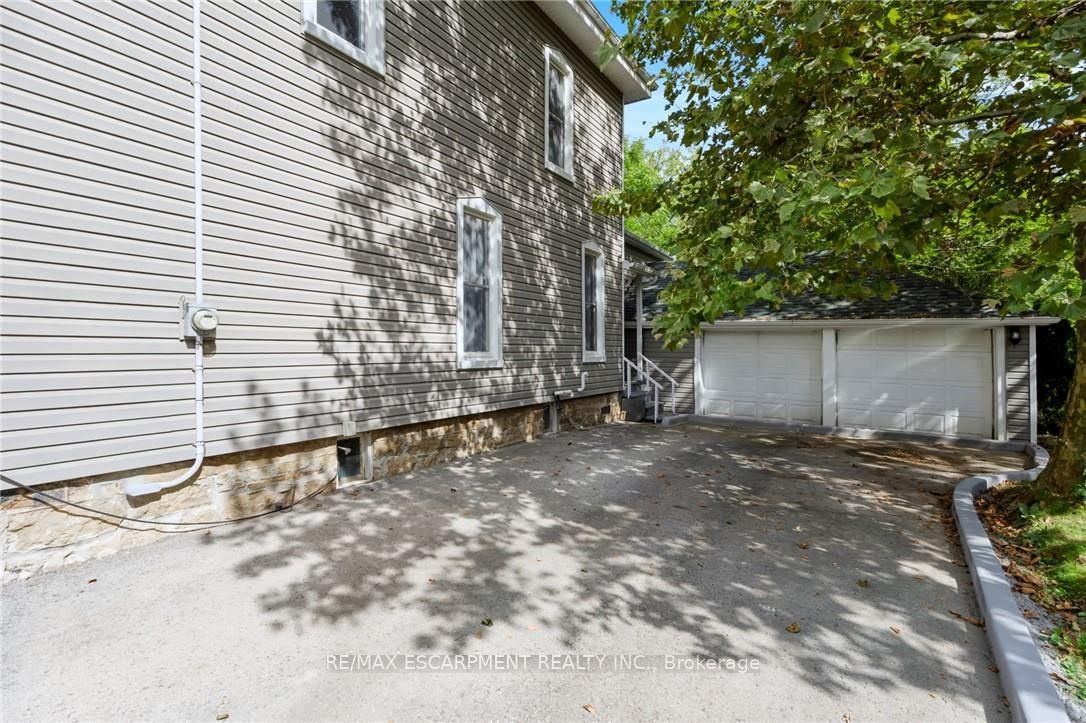 4245 William Street Property Photo 35