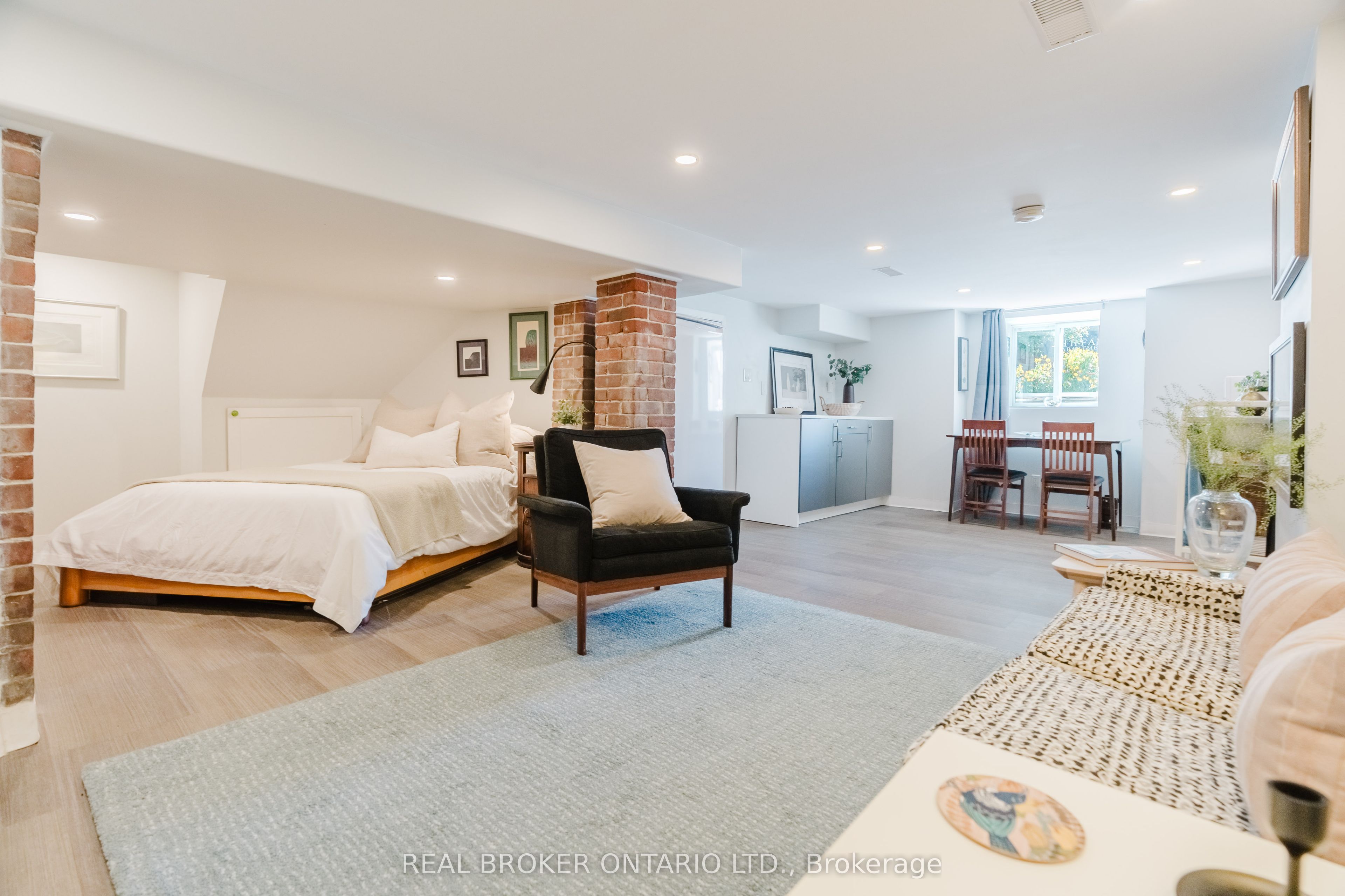 33 Argyle Avenue Property Photo 41