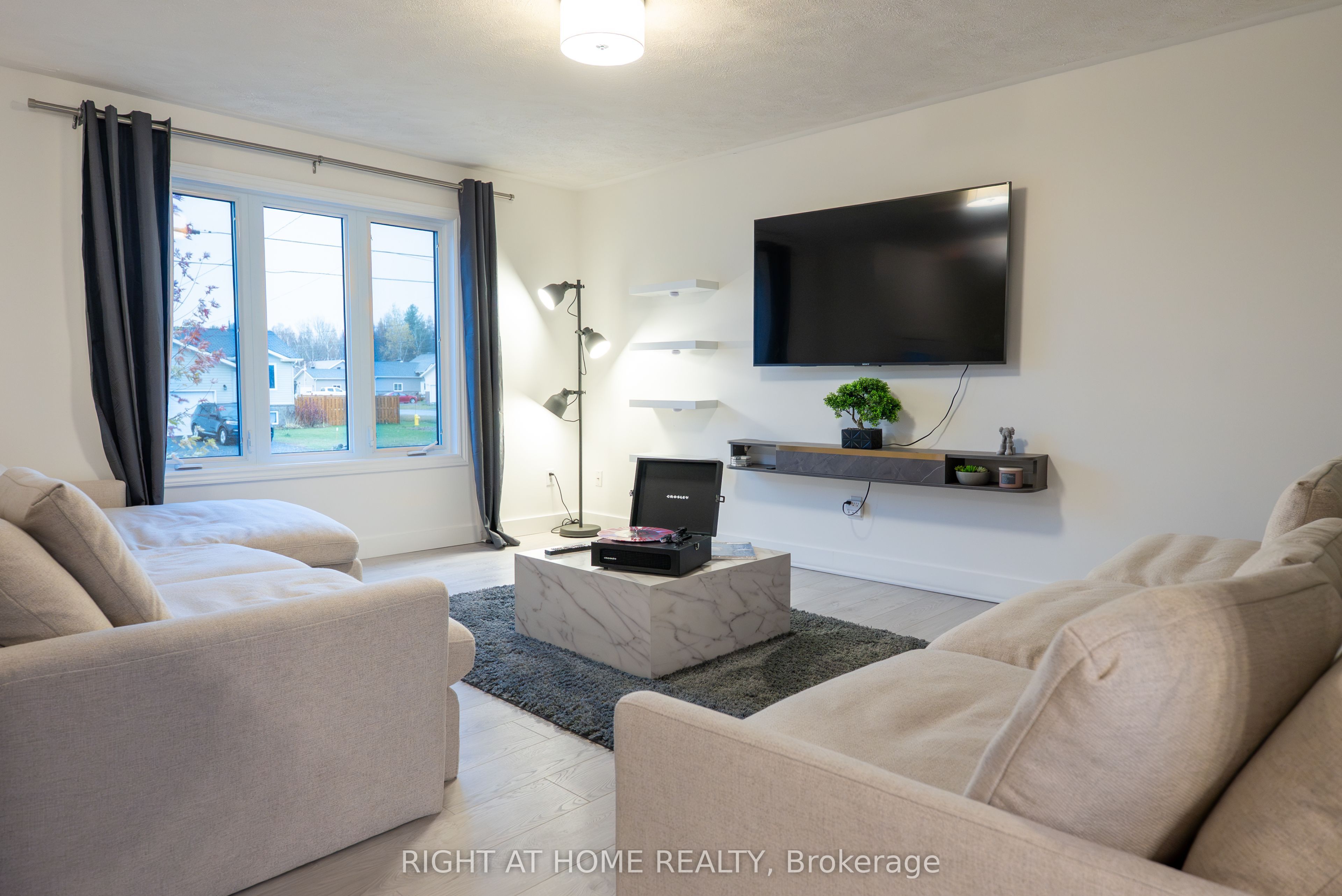 590 Demers Street Property Photo 7