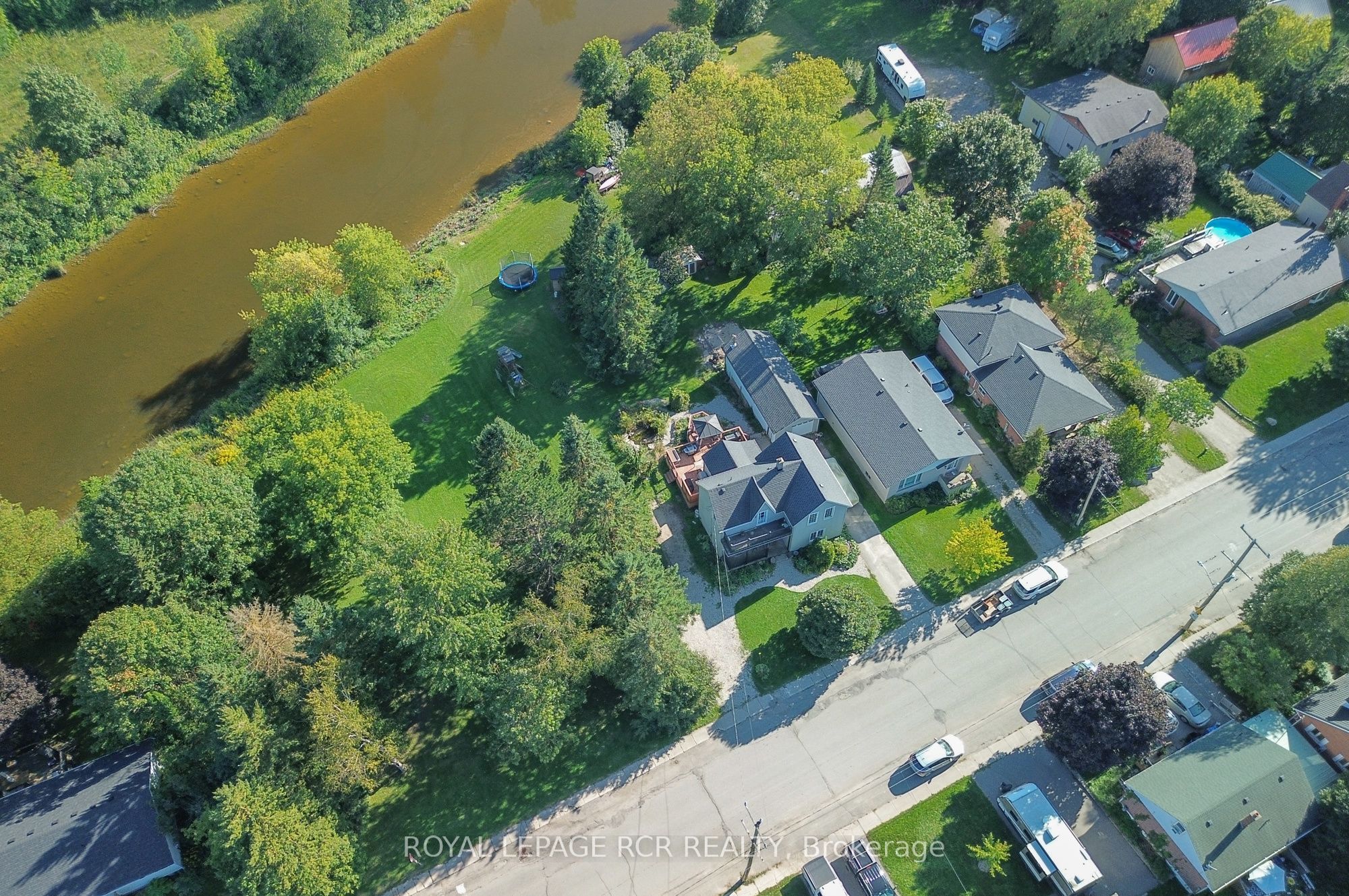 103 Amaranth St E Property Photo 2