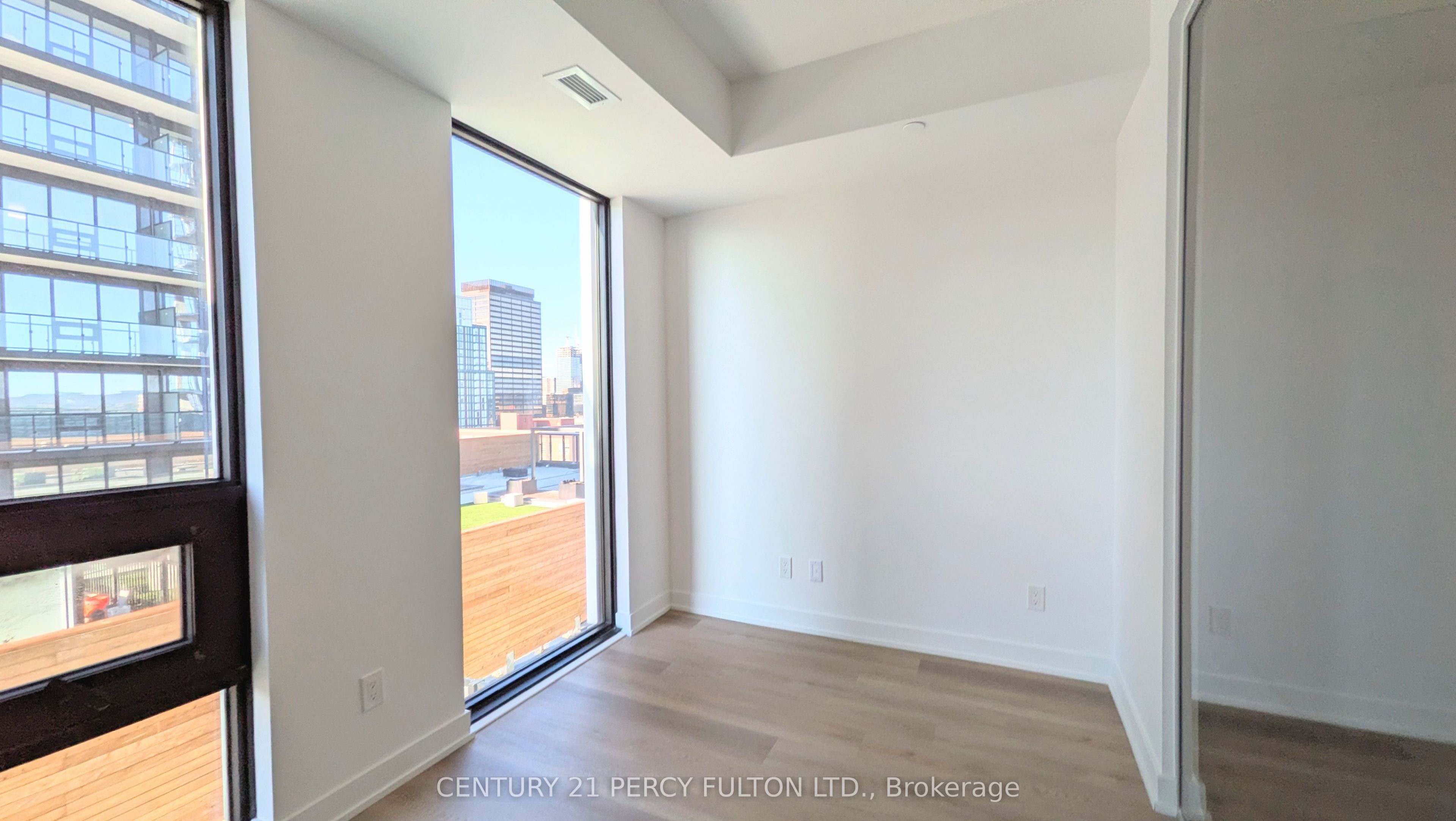 101 John Street N 1017 Property Photo 4