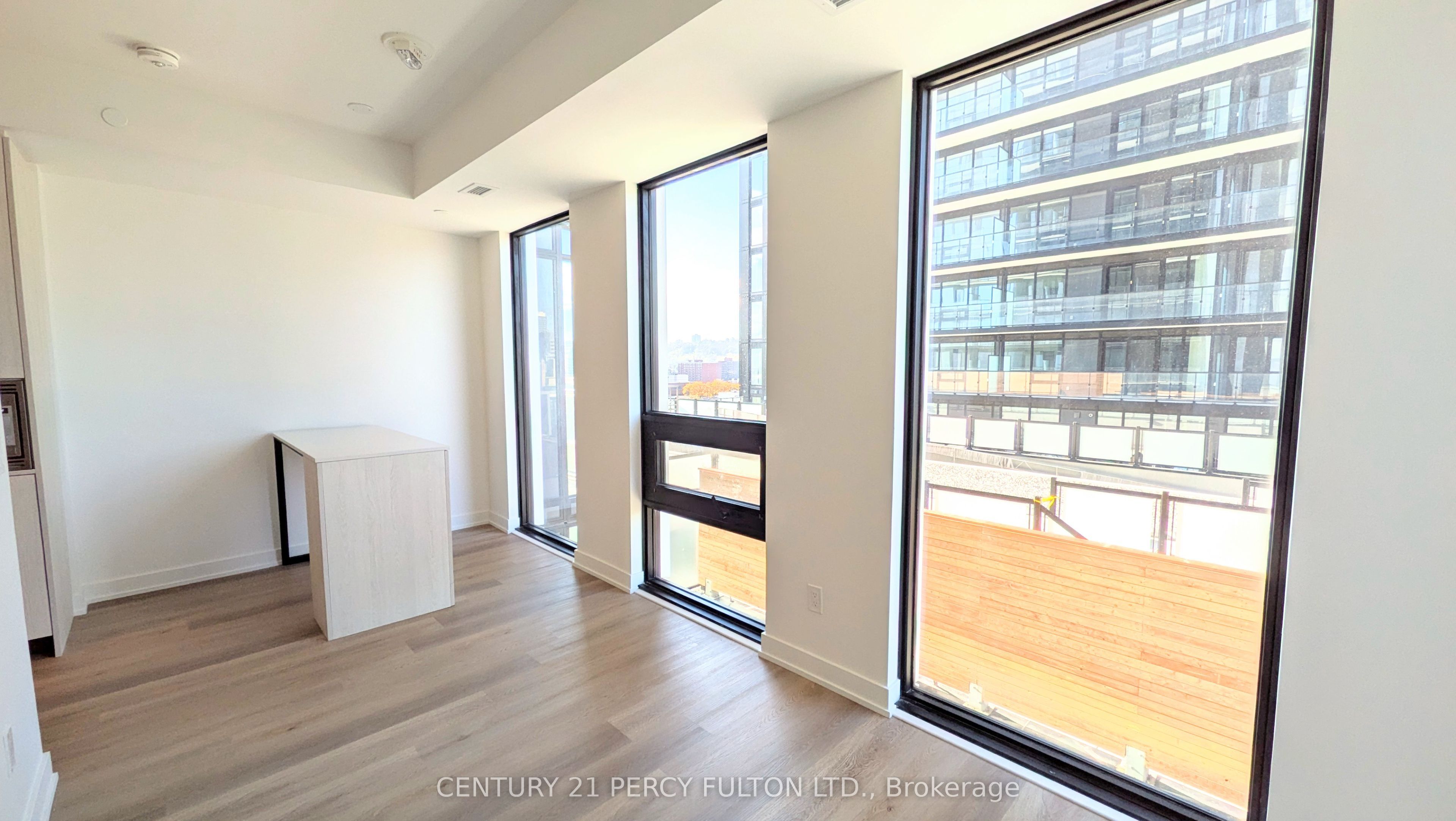 101 John Street N 1017 Property Photo 5