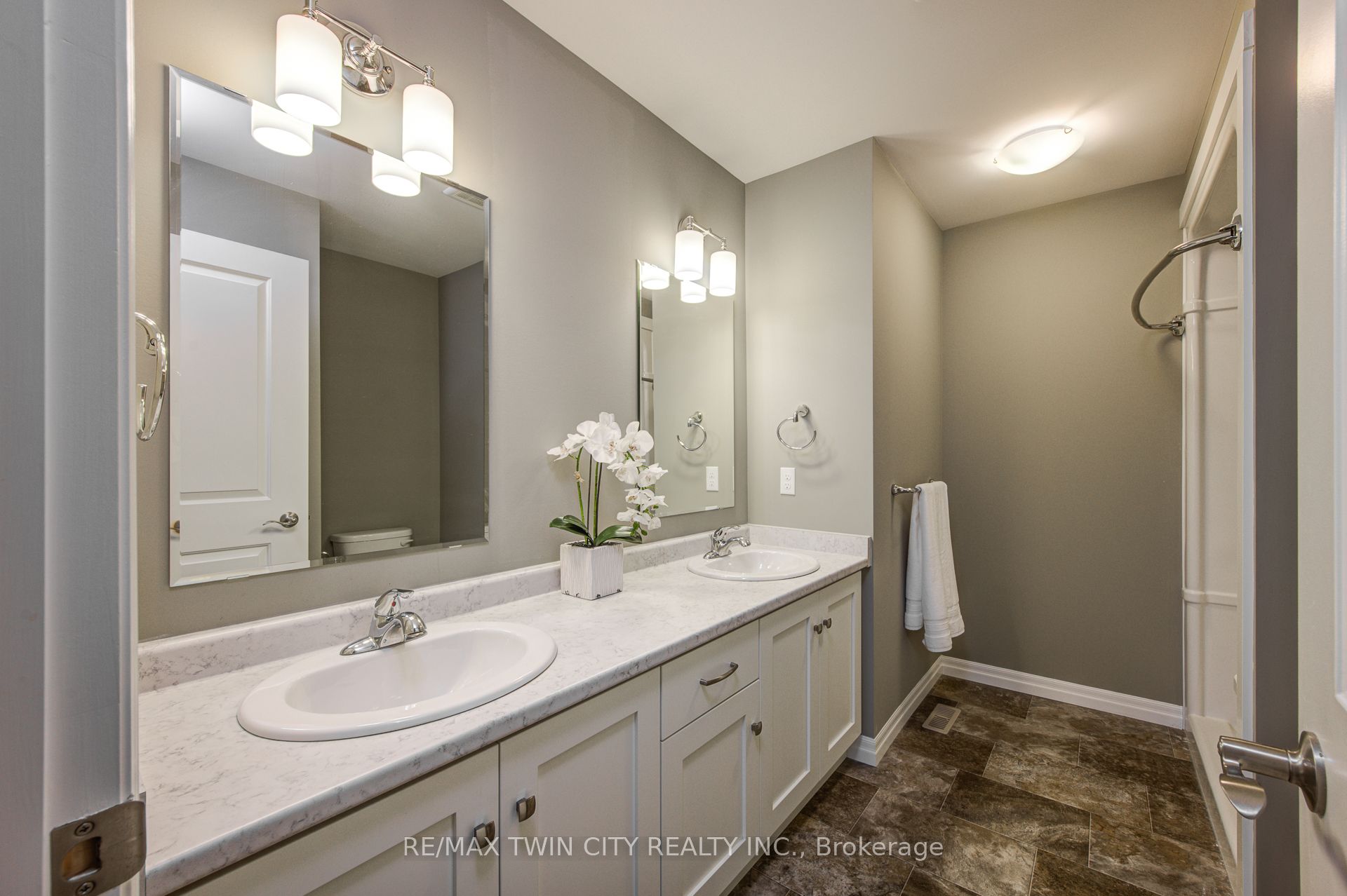 343 Huron Street 17 Property Photo 24