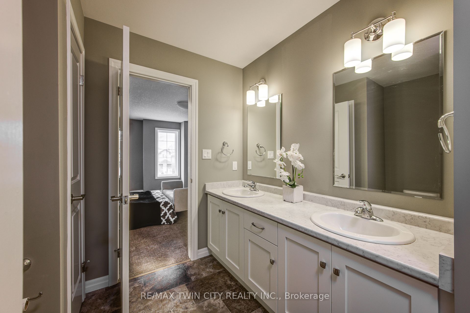 343 Huron Street 17 Property Photo 25